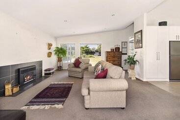 Lupin Lodge Bed And Breakfast