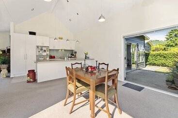 Lupin Lodge Bed And Breakfast