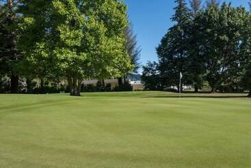 Lupin Lodge Bed And Breakfast