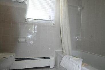 مُتل The Campbellford River Inn