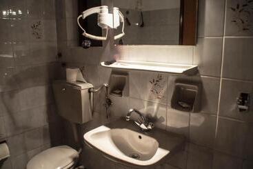 پانسیون Christofer S Rooms