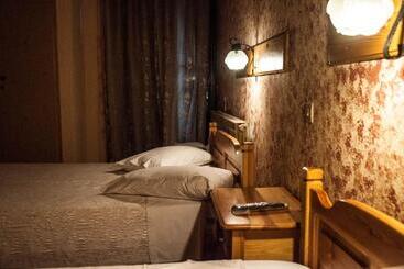 پانسیون Christofer S Rooms
