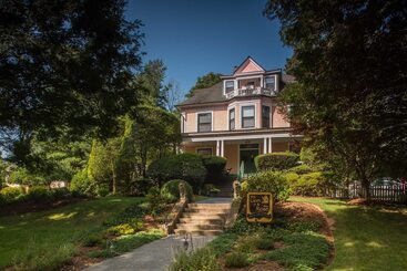 The Lion And The Rose B&b