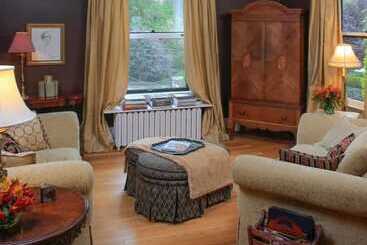 The Lion And The Rose B&b