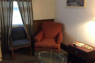 Tompkin S Motel