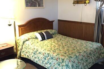 Tompkin S Motel