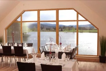 مسافرخانه The Lodge On The Loch Of Aboyne