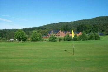 مسافرخانه The Lodge On The Loch Of Aboyne