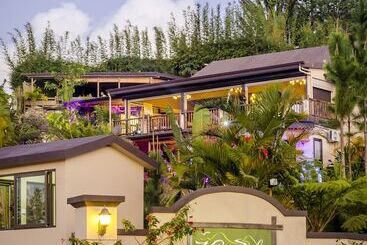هتل 7 Cascades Restaurant Bar & Lodges