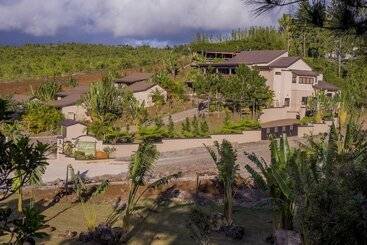 هتل 7 Cascades Restaurant Bar & Lodges