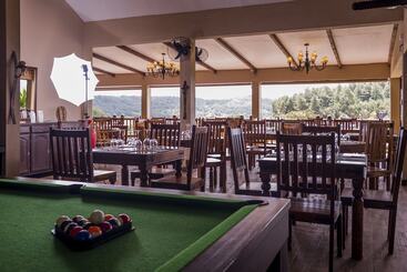 هتل 7 Cascades Restaurant Bar & Lodges