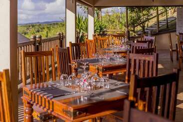 هتل 7 Cascades Restaurant Bar & Lodges