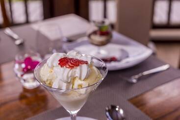 هتل 7 Cascades Restaurant Bar & Lodges