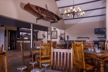 هتل 7 Cascades Restaurant Bar & Lodges