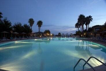 هتل Baia Degli Dei Resort