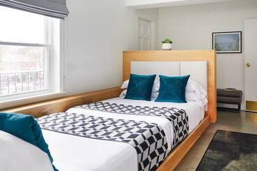 هتل Bluebird Spa City Motor Lodge