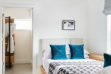 هتل Bluebird Spa City Motor Lodge