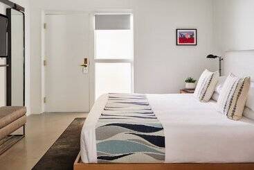 هتل Bluebird Spa City Motor Lodge