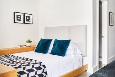هتل Bluebird Spa City Motor Lodge