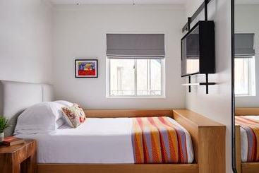 هتل Bluebird Spa City Motor Lodge