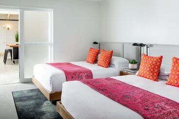 هتل Bluebird Spa City Motor Lodge