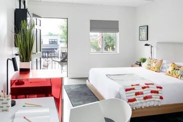هتل Bluebird Spa City Motor Lodge