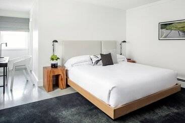 هتل Bluebird Spa City Motor Lodge