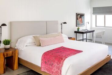 هتل Bluebird Spa City Motor Lodge