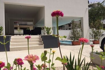 هتل Diklo Beach Rooms Adults Only