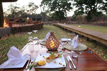 هتل Fathala Wildlife Reserve