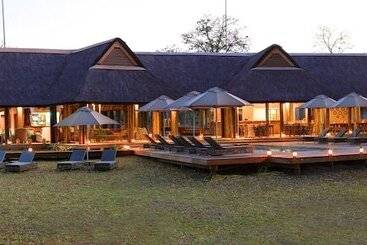 هتل Fathala Wildlife Reserve