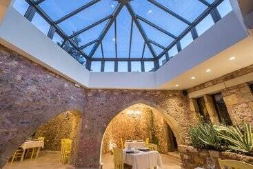 Spilia Village Hotel & Villas