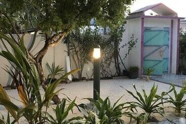 پانسیون Azoush Tourist Guesthouse