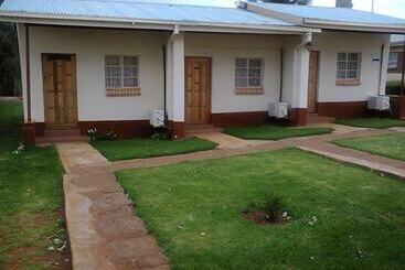 پانسیون Molengoane Lodge