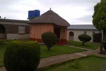 پانسیون Molengoane Lodge