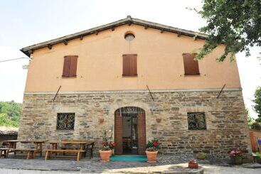 هتل Agriturismo La Caputa
