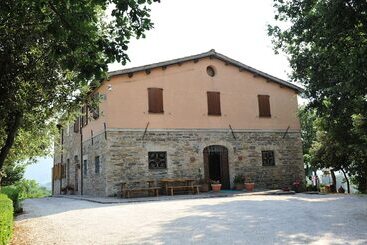هتل Agriturismo La Caputa