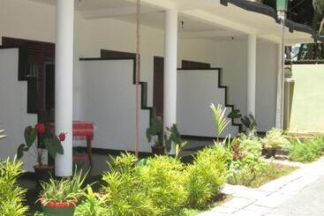 هتل Anara Villa
