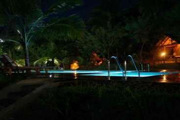 酒店 Athgira River Camping   Udawalawe
