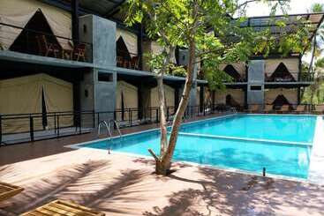 酒店 Athgira River Camping   Udawalawe