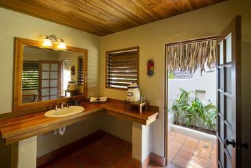 هتل Bosque Del Cabo Rain Forest Lodge