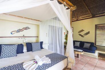 هتل Bosque Del Cabo Rain Forest Lodge