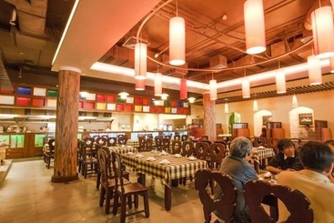 Den Long Do Hotel & Restaurant
