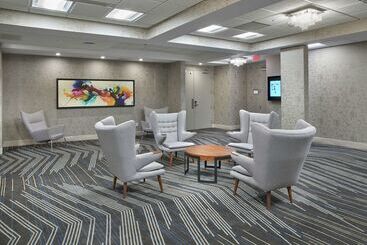 هتل Doubletree By Hilton Edmonton Downtown