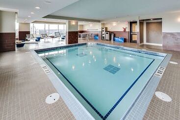 هتل Doubletree By Hilton Edmonton Downtown