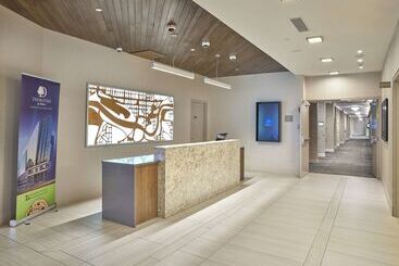 هتل Doubletree By Hilton Edmonton Downtown