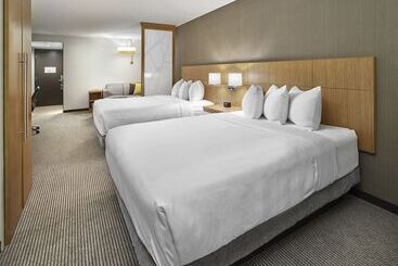 هتل Doubletree By Hilton Edmonton Downtown