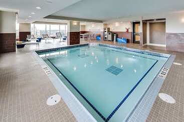 هتل Doubletree By Hilton Edmonton Downtown