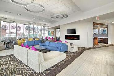 هتل Doubletree By Hilton Edmonton Downtown