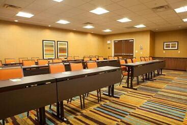 هتل Fairfield Inn & Suites By Marriott Lethbridge